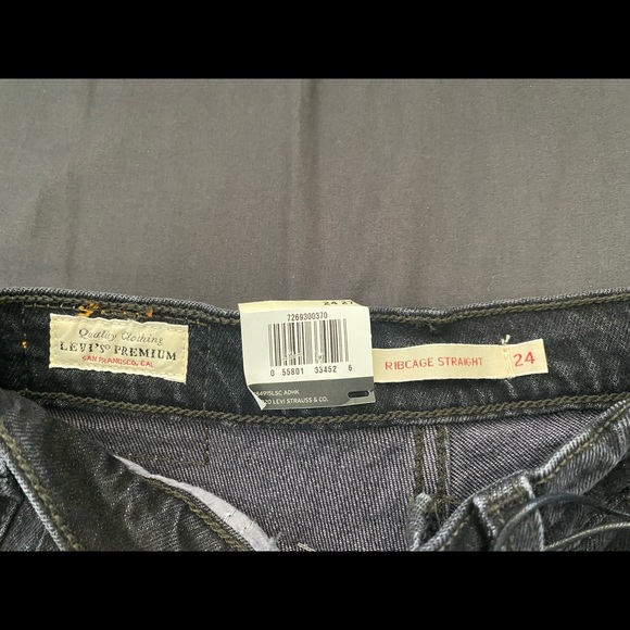 Levi's® Premium
RIBCAGE STRAIGHT ANKLE WOMEN'S JEANS - Picture 4 of 9